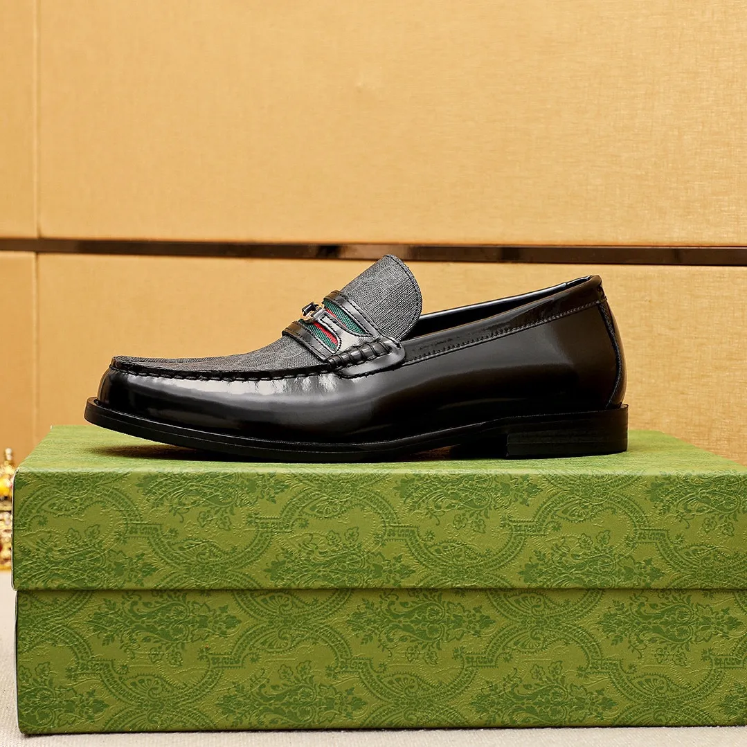 Men's shoes 💰460 💐 Product trademark: GUCCI "Gucci" casual leather shoes Regular size: 38-44 (45🉑️customized) Product materials: Selected imported first-layer open-edge beaded cowhide leather upper + luxury hardware buckle, imported water-dyed cowhide leather lining. Strong three-dimensional visual effect, original combination outsole Color: 2⃣️colors available